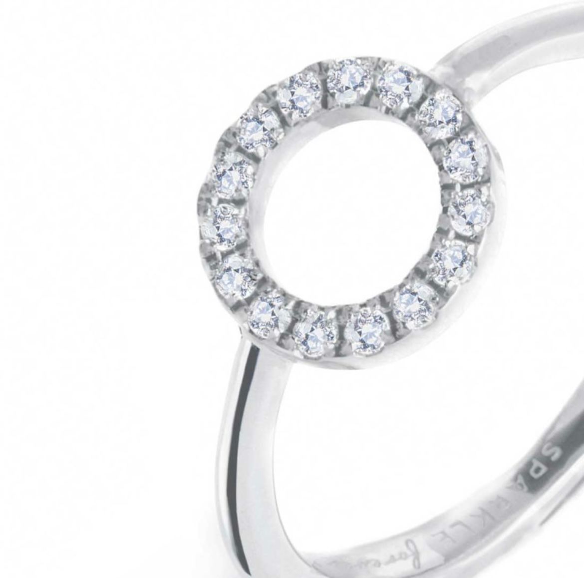 Anello cerchio con zirconi bianchi