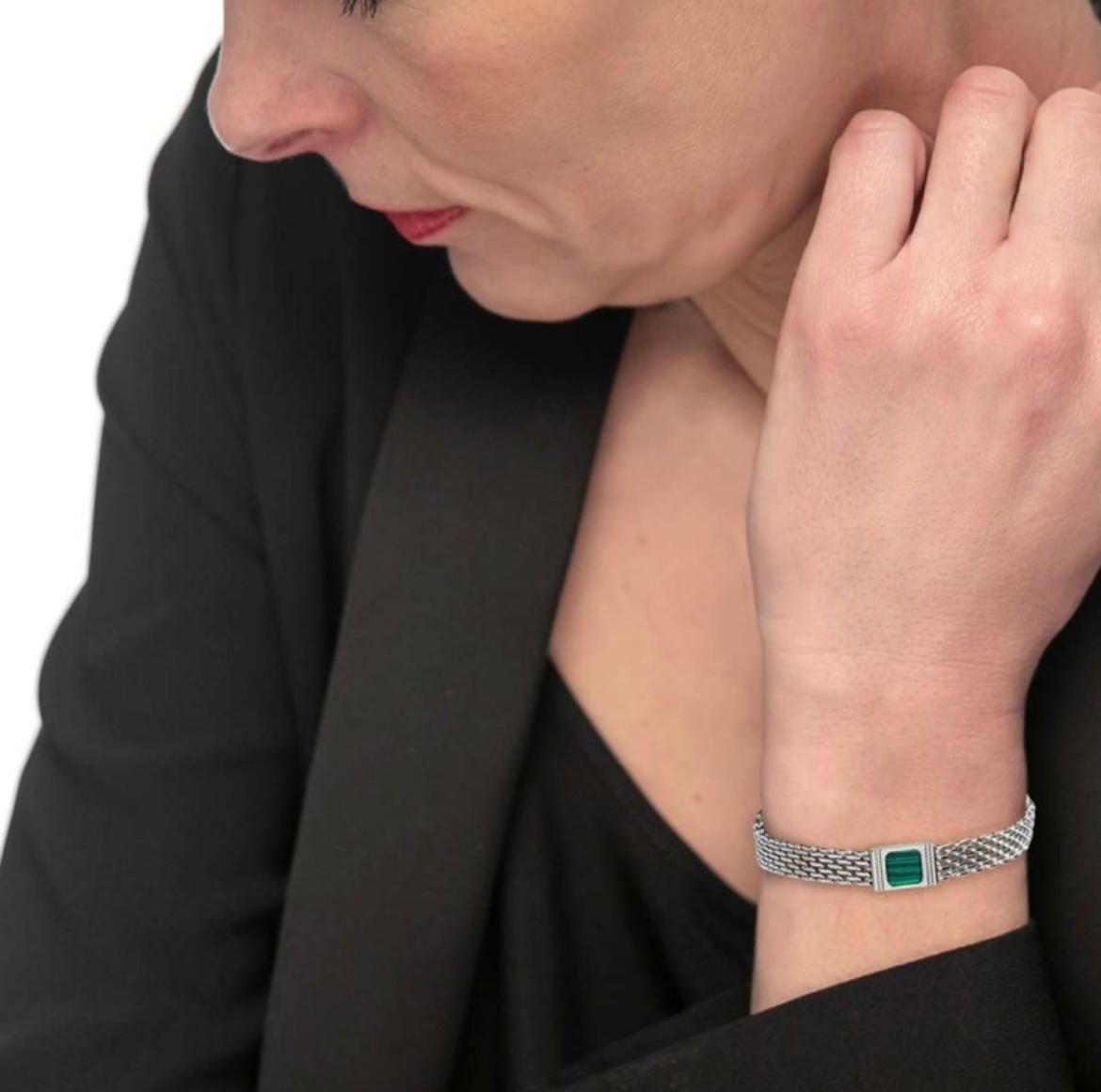 Bracciale con pietra centrale catena mesh