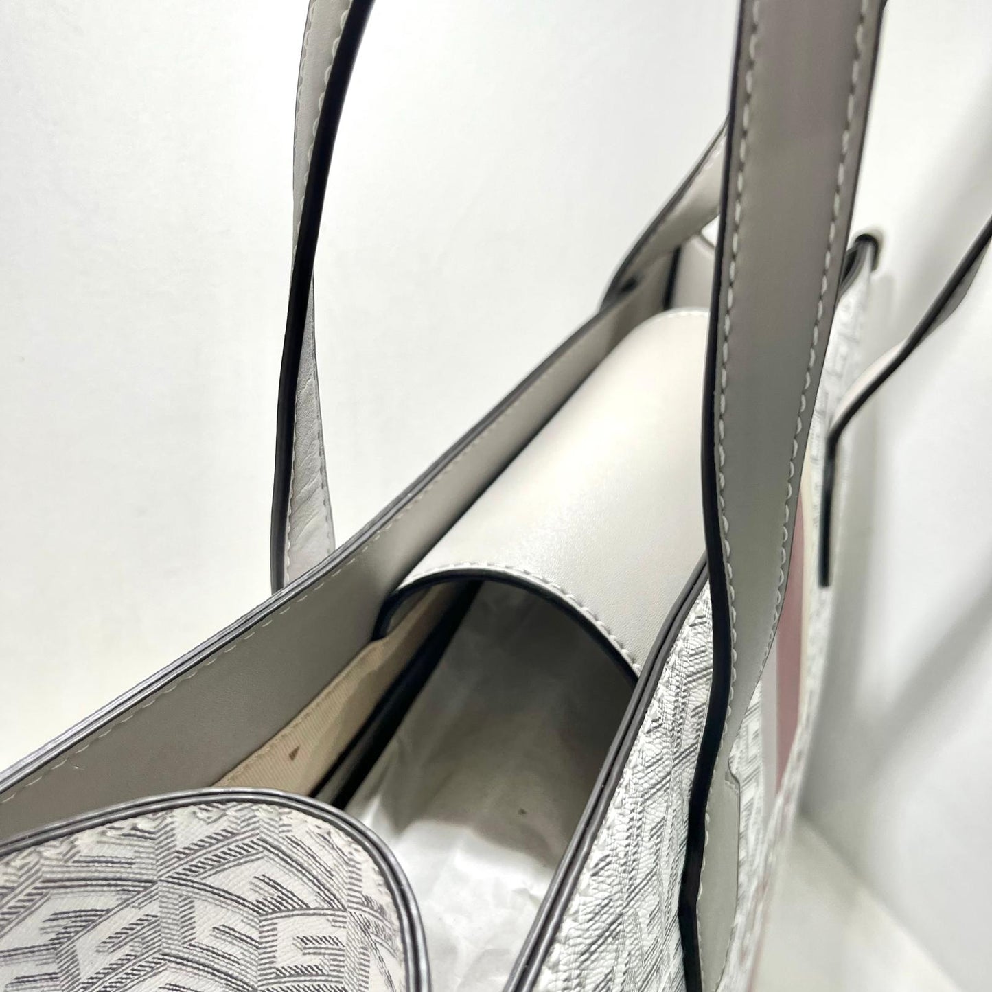 Guess - Stone Logo Silvana con clip