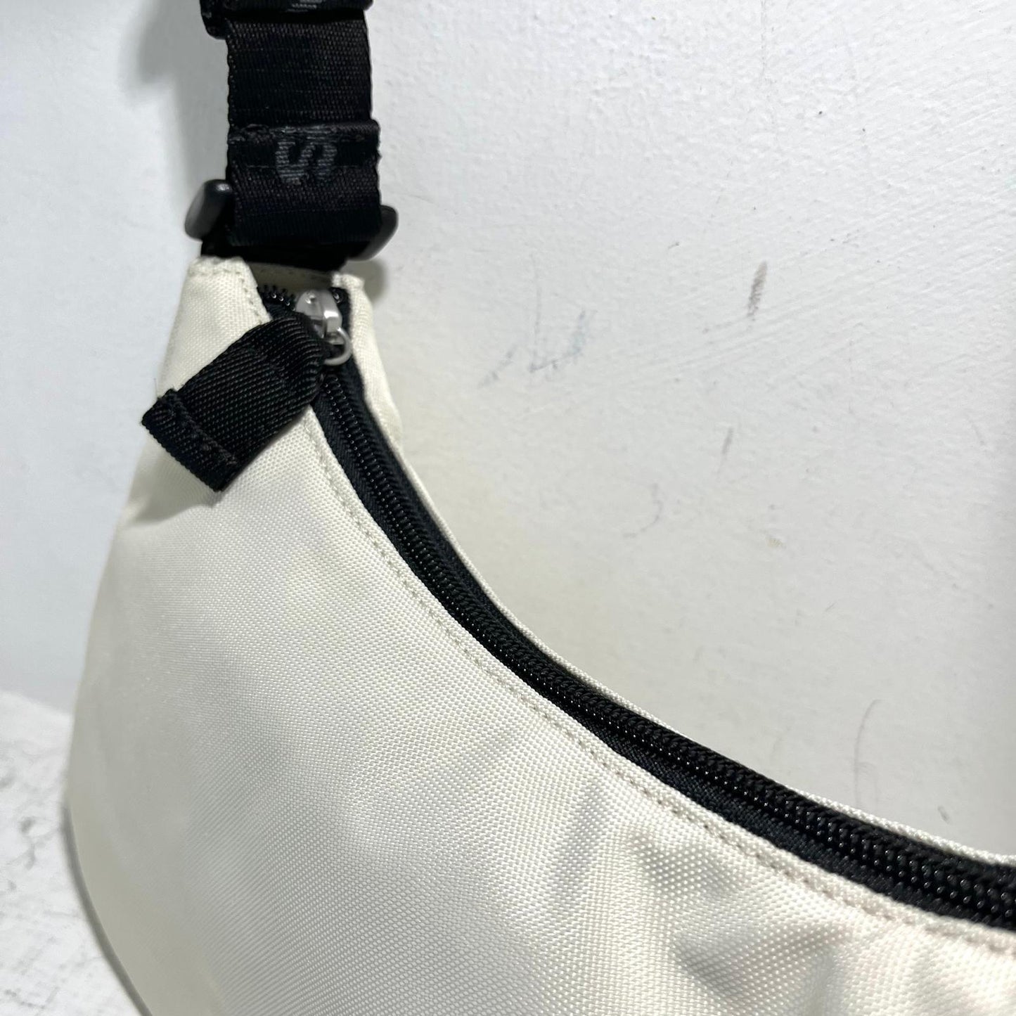 Tommy Jeans - Essential Daily Shoul Panna