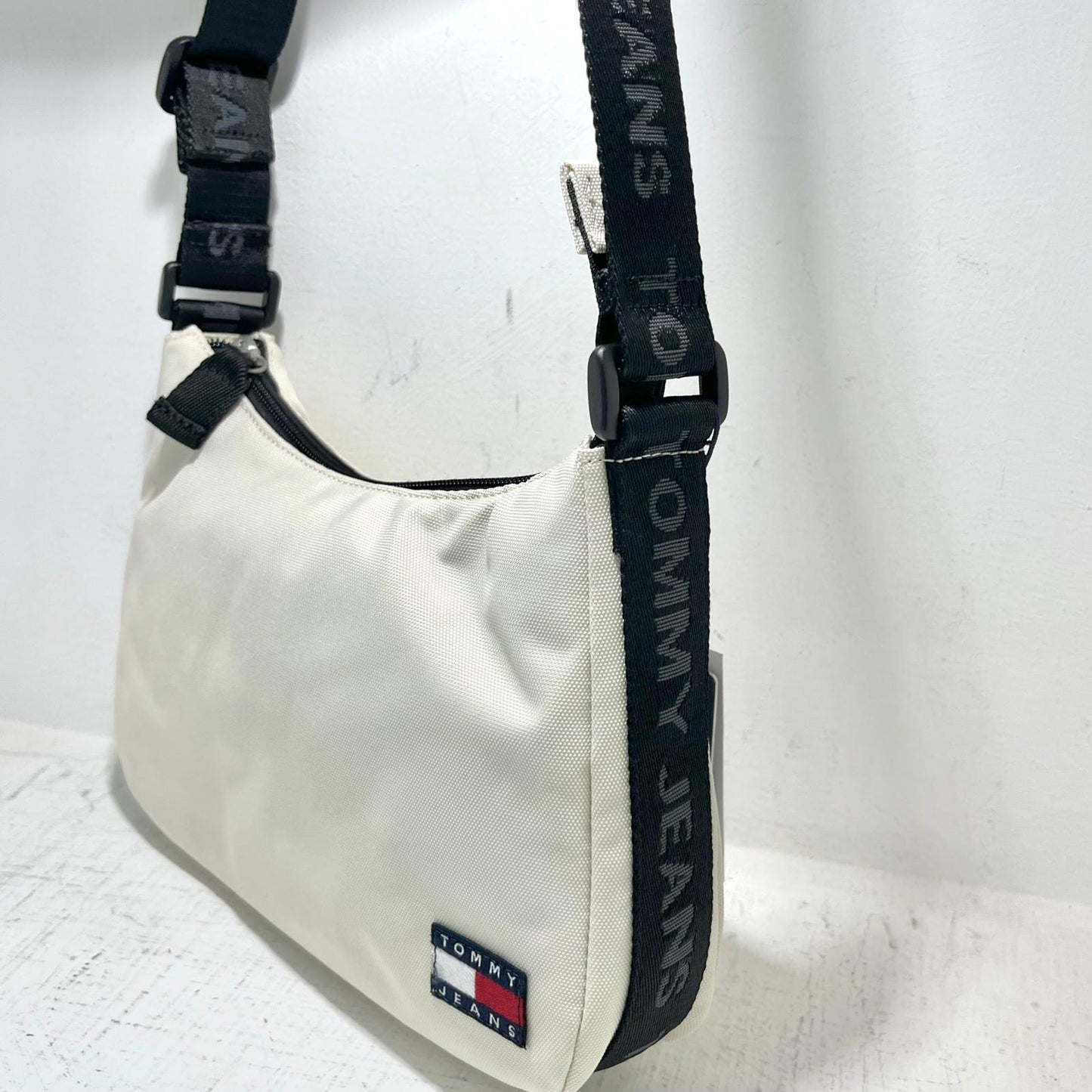 Tommy Jeans - Essential Daily Shoul Panna