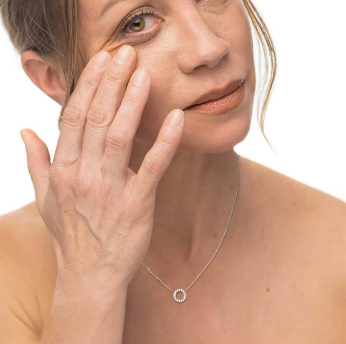 Collana cerchio 0,8 cm con zirconi bianchi