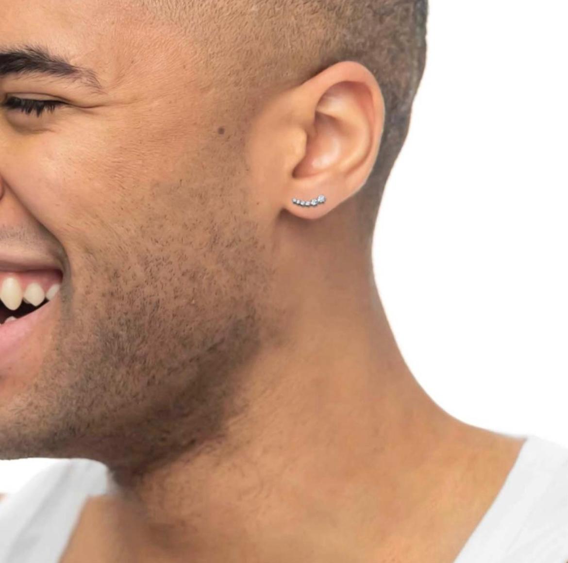 Orecchino a lobo con zirconi