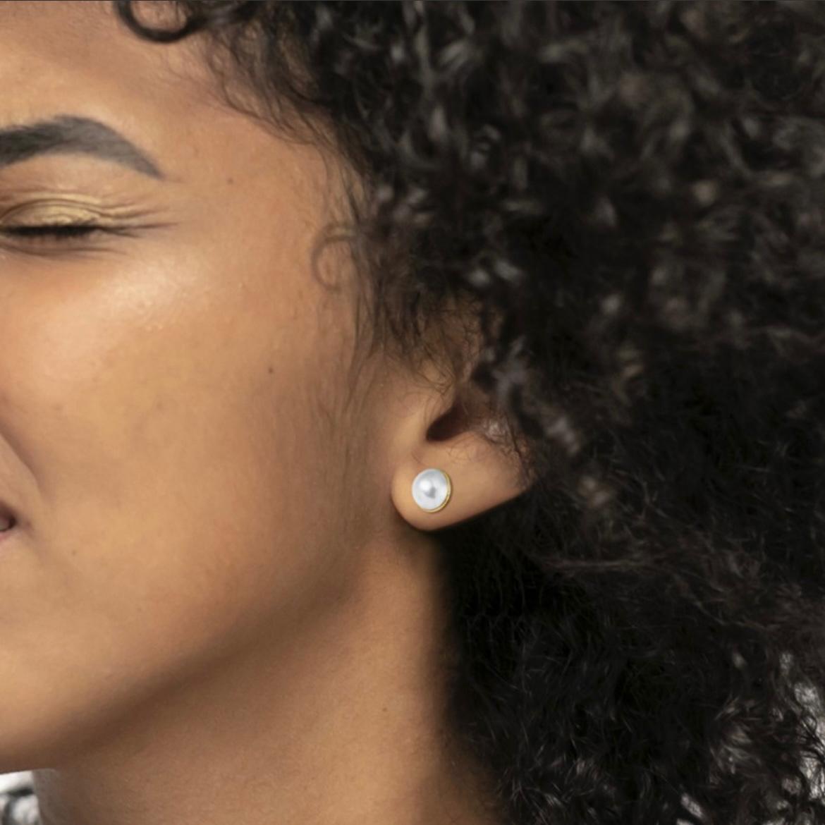 Orecchino a lobo con perla 1,1 cm