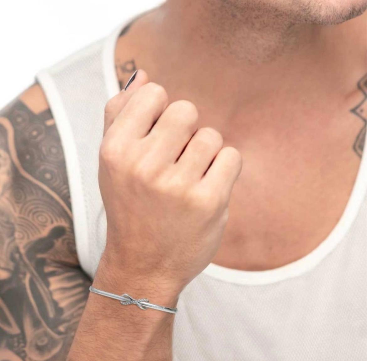 Bracciale rigido infinito con zirconi