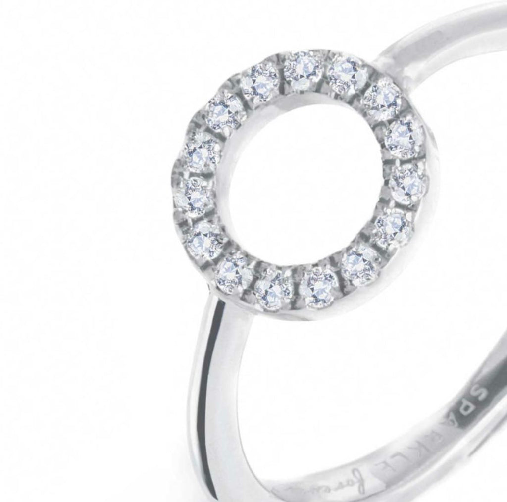 Anello cerchio con zirconi bianchi