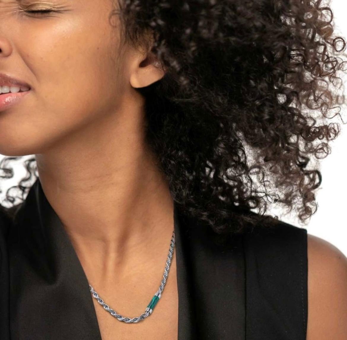 Collana con elemento in pietra